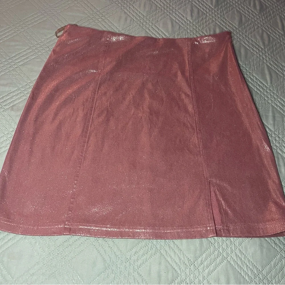 Main Strip Metallic Rose Pencil Skirt